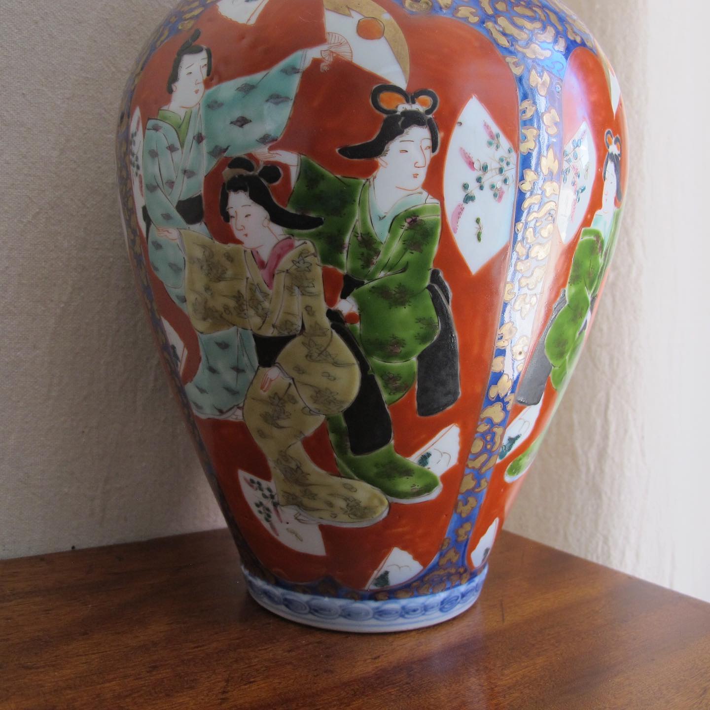 LARGE antique Japanese Imari / Arita ware covered jar, depicting dancers with fans, c. 1860 1880
