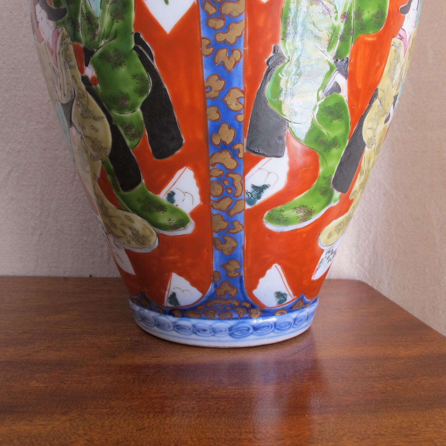 LARGE antique Japanese Imari / Arita ware covered jar, depicting dancers with fans, c. 1860 1880