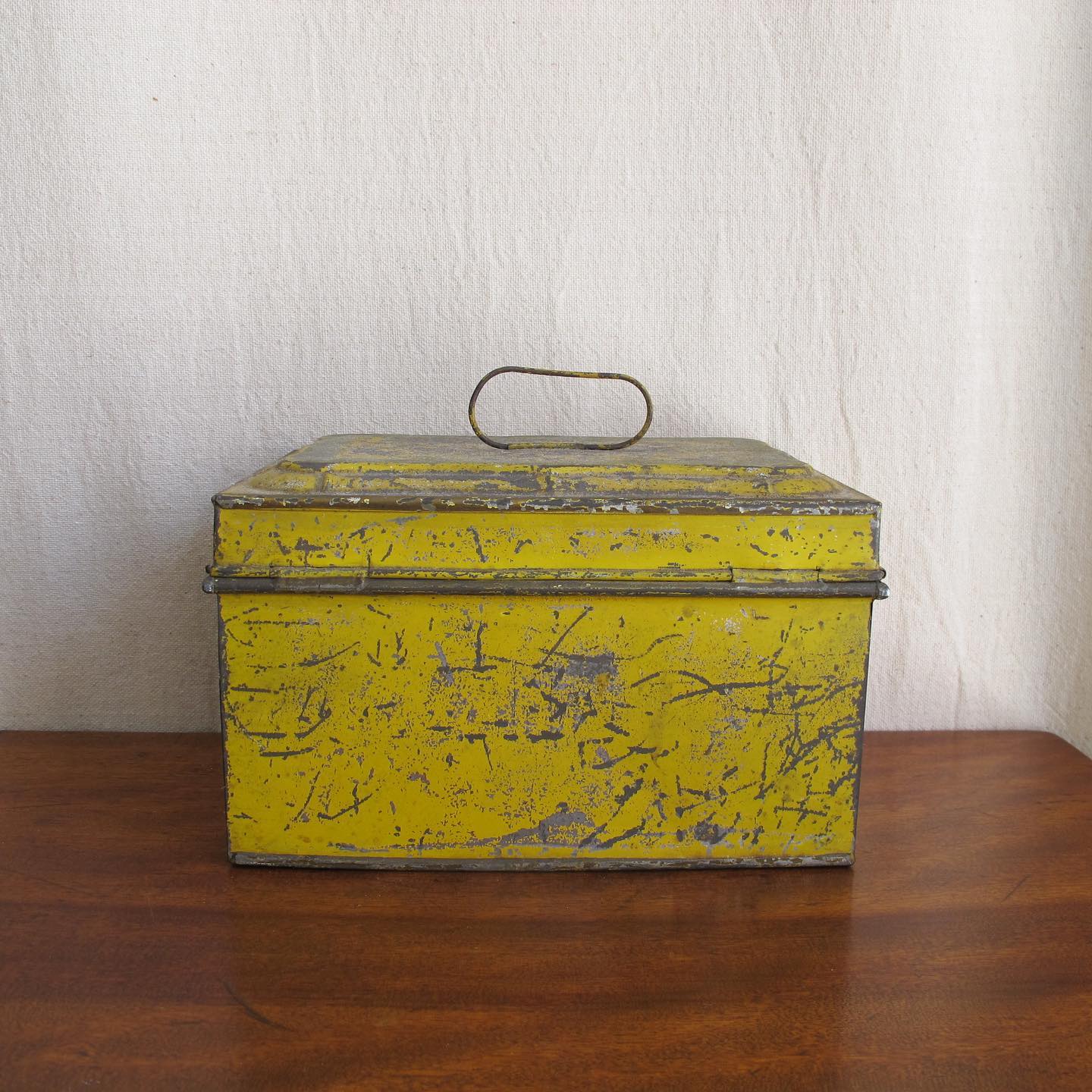 Rare canary yellow tole / tinware box, original surface, 19th century