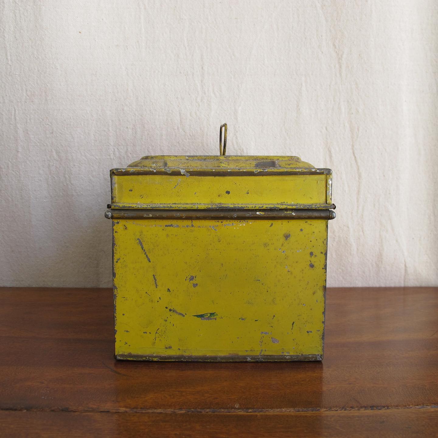 Rare canary yellow tole / tinware box, original surface, 19th century