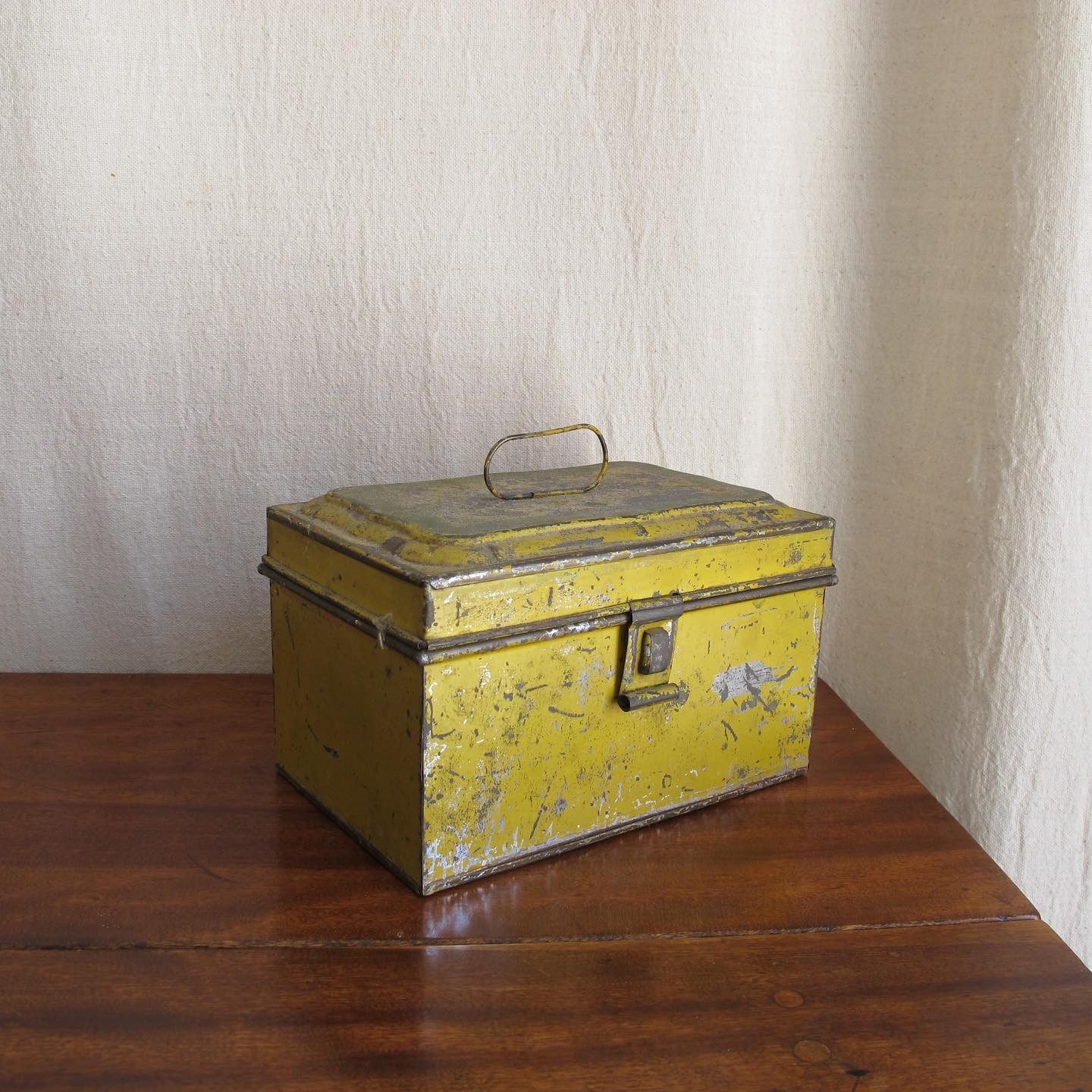 Rare canary yellow tole / tinware box, original surface, 19th century