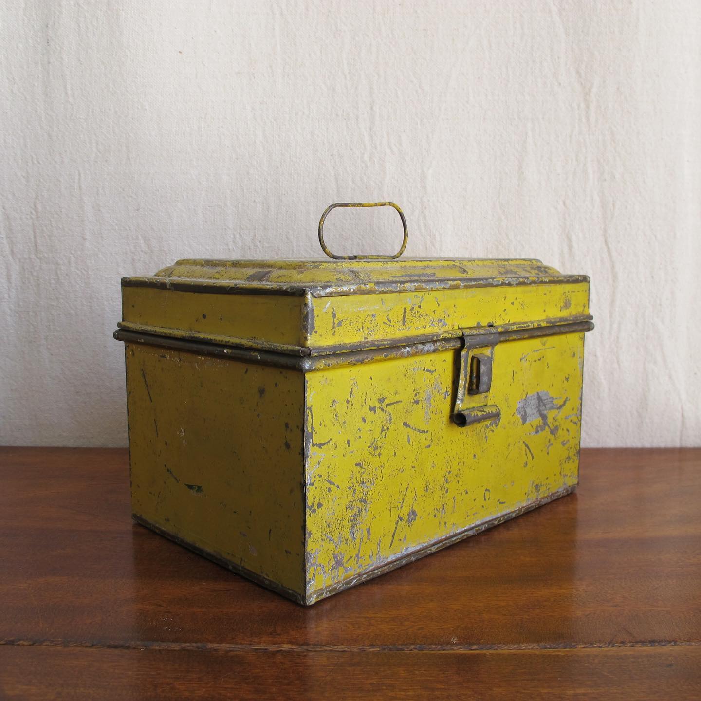 Rare canary yellow tole / tinware box, original surface, 19th century