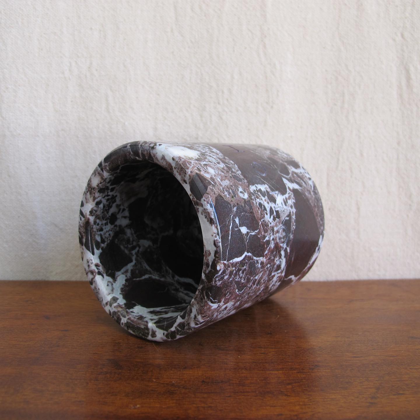 Marble vessel by DONGHIA of very fine specimen marble 1970s 1980s Angelo Donghia