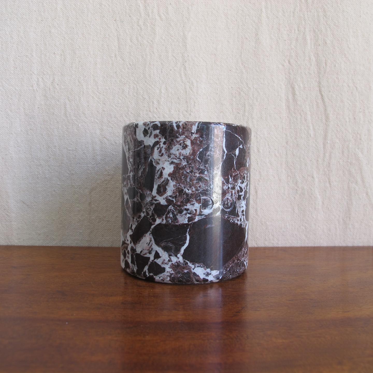 Marble vessel by DONGHIA of very fine specimen marble 1970s 1980s Angelo Donghia