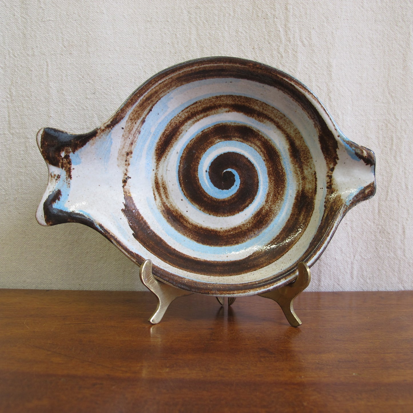 Marshall Studios Gordon and Jane Martz art pottery fish-form plate, c. 1950 1960