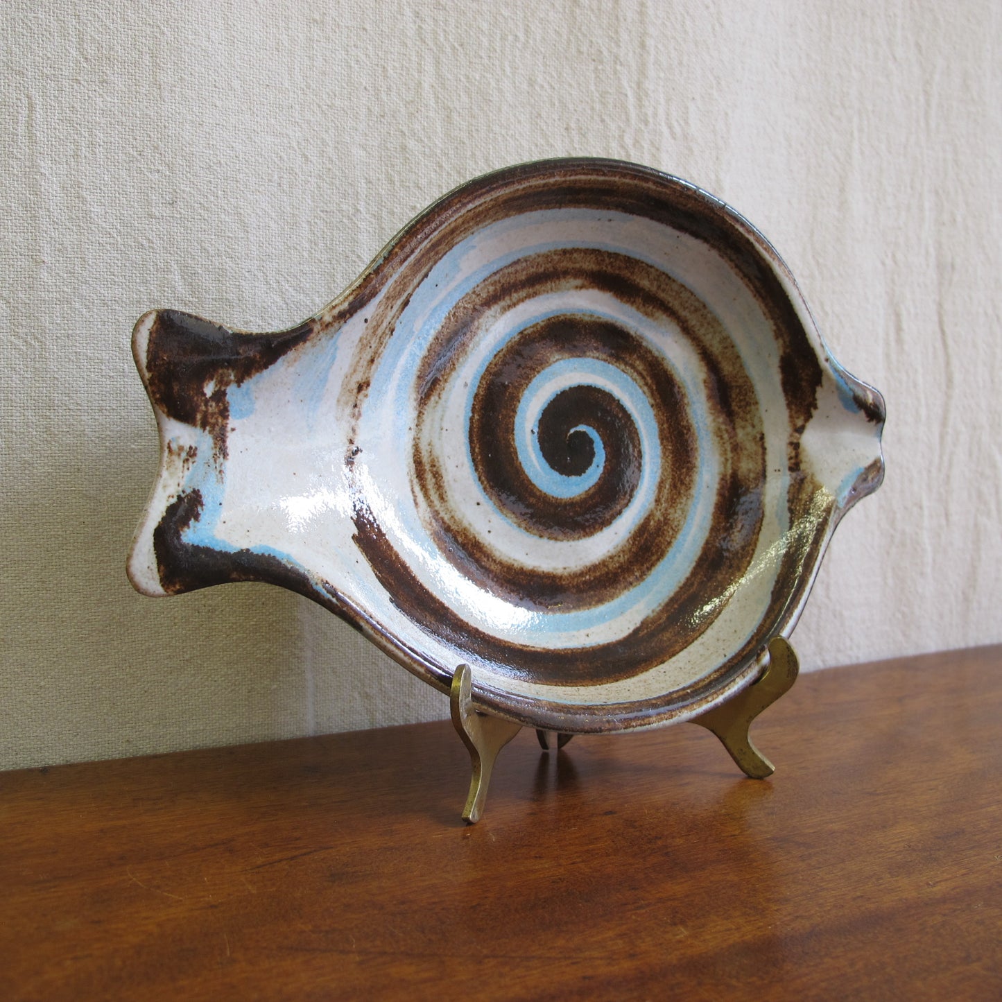 Marshall Studios Gordon and Jane Martz art pottery fish-form plate, c. 1950 1960