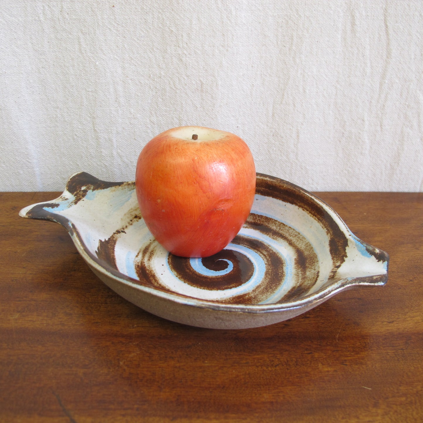 Marshall Studios Gordon and Jane Martz art pottery fish-form plate, c. 1950 1960
