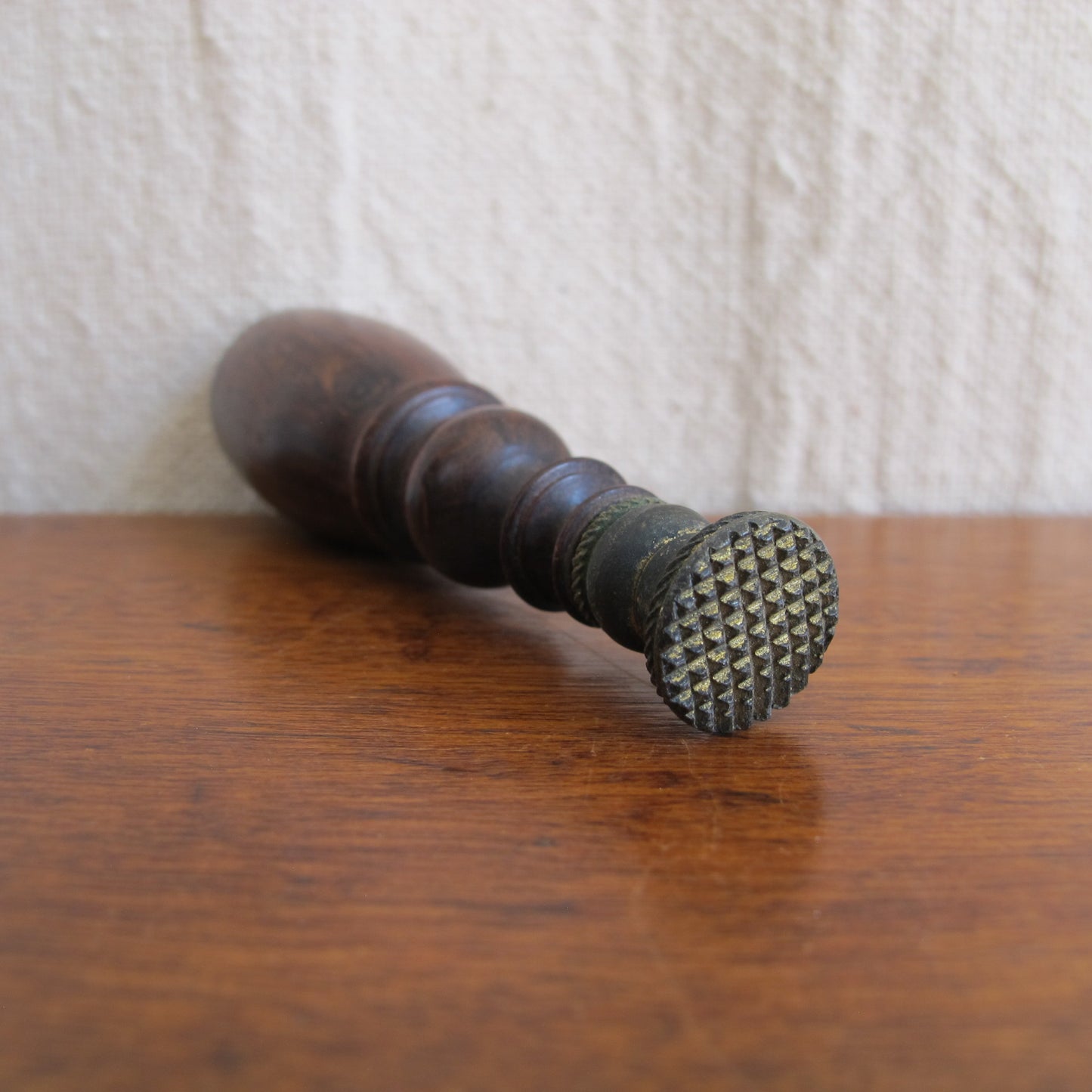 Wax or wafer seal with turned rosewood or lignum vitae handle and crosshatch pattern, c. 1800 vintage antique