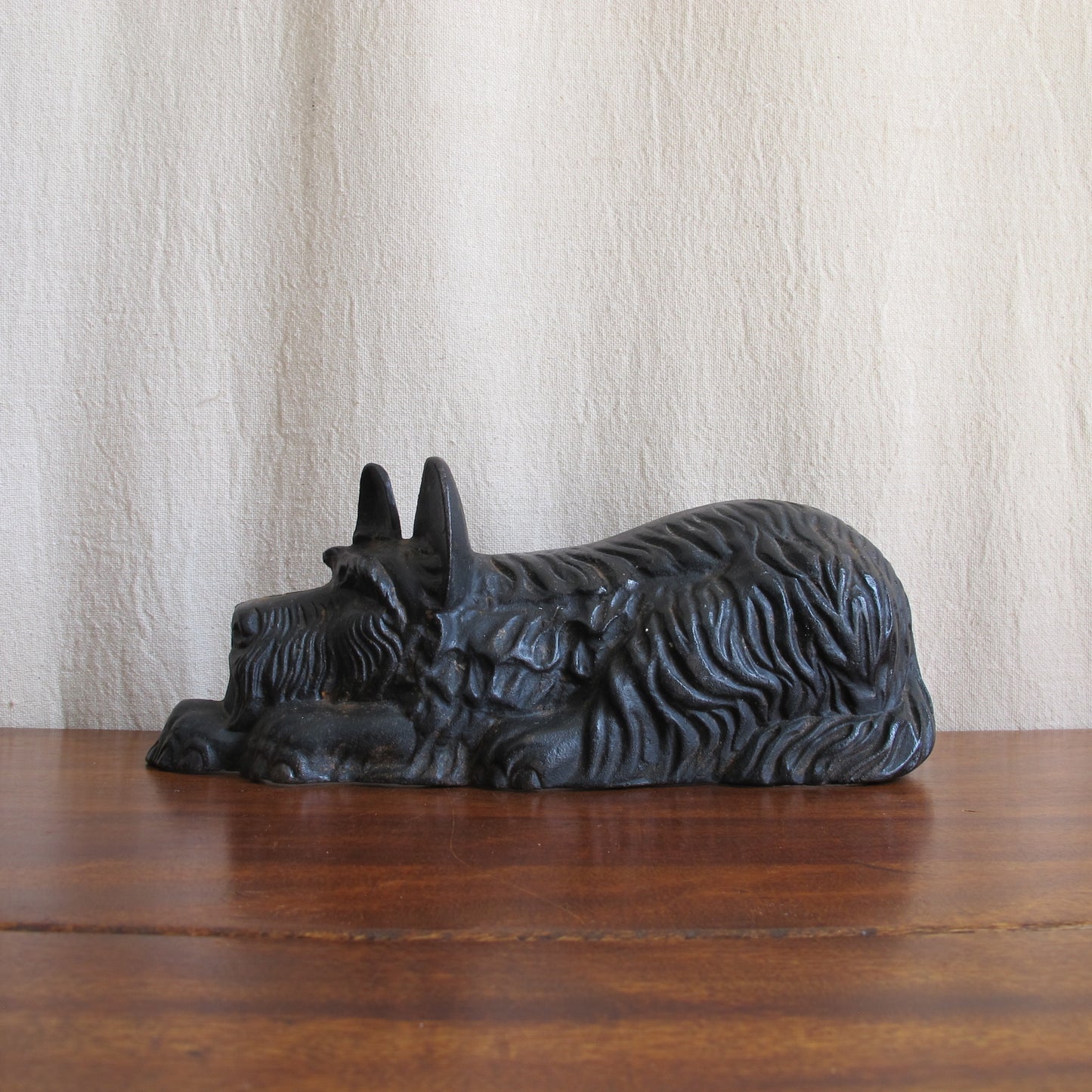 Recumbent Scottie cast iron dog doorstop, 1920 1930 vintage antique
