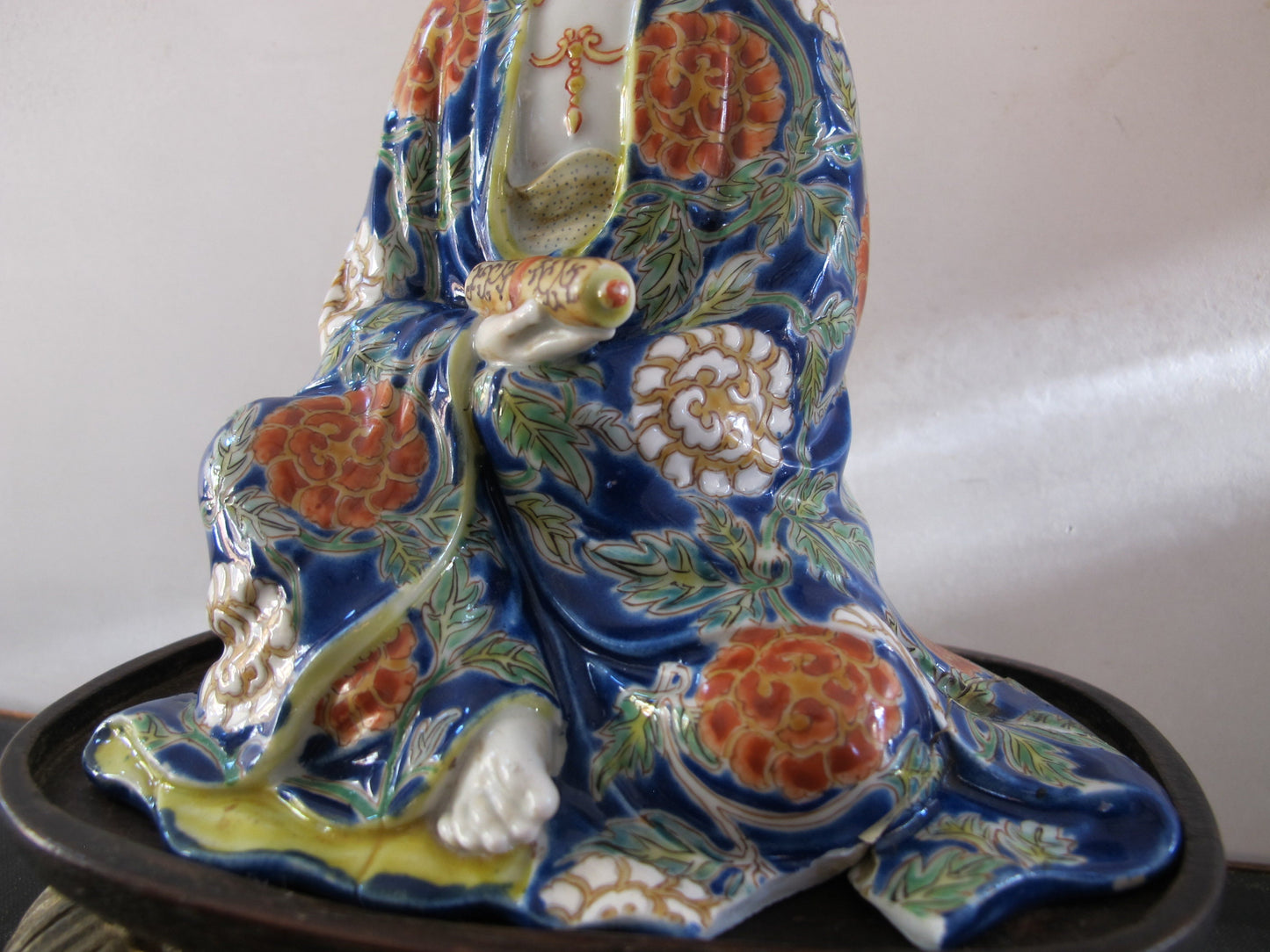 Statuette Guanyin Famille Bleu Chinese Polychrome Buddhist Bodhisattva Porcelain c. 1900 on Lotus Stand Skinner Auctioneers Tag Precommunist