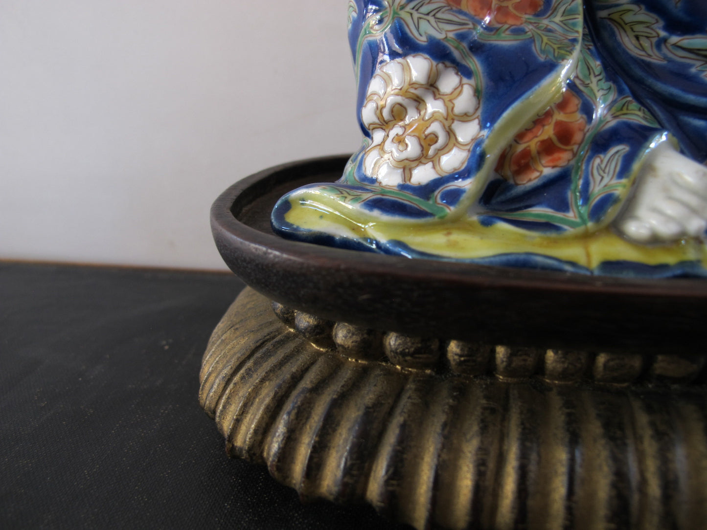 Statuette Guanyin Famille Bleu Chinese Polychrome Buddhist Bodhisattva Porcelain c. 1900 on Lotus Stand Skinner Auctioneers Tag Precommunist