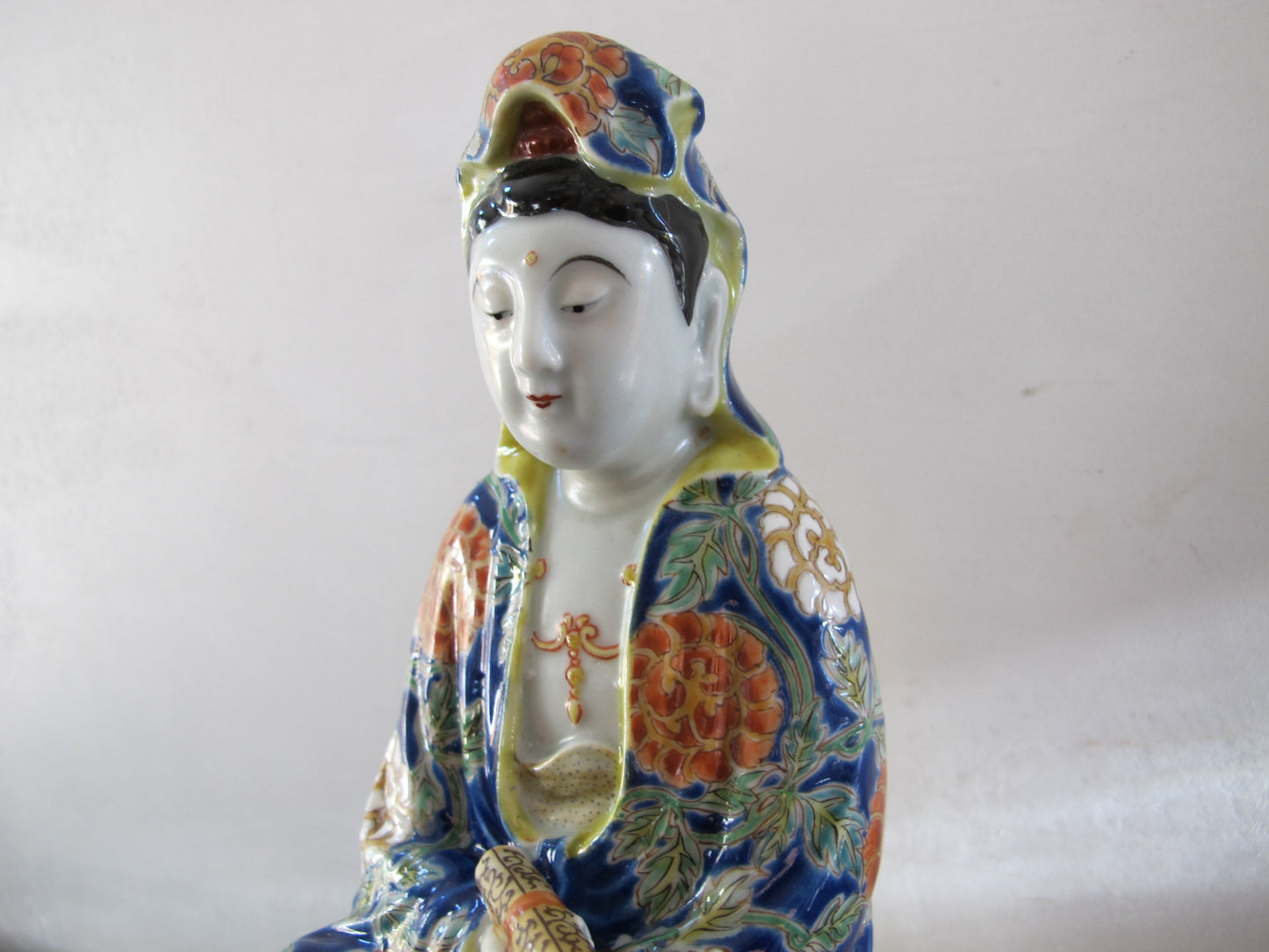 Statuette Guanyin Famille Bleu Chinese Polychrome Buddhist Bodhisattva Porcelain c. 1900 on Lotus Stand Skinner Auctioneers Tag Precommunist