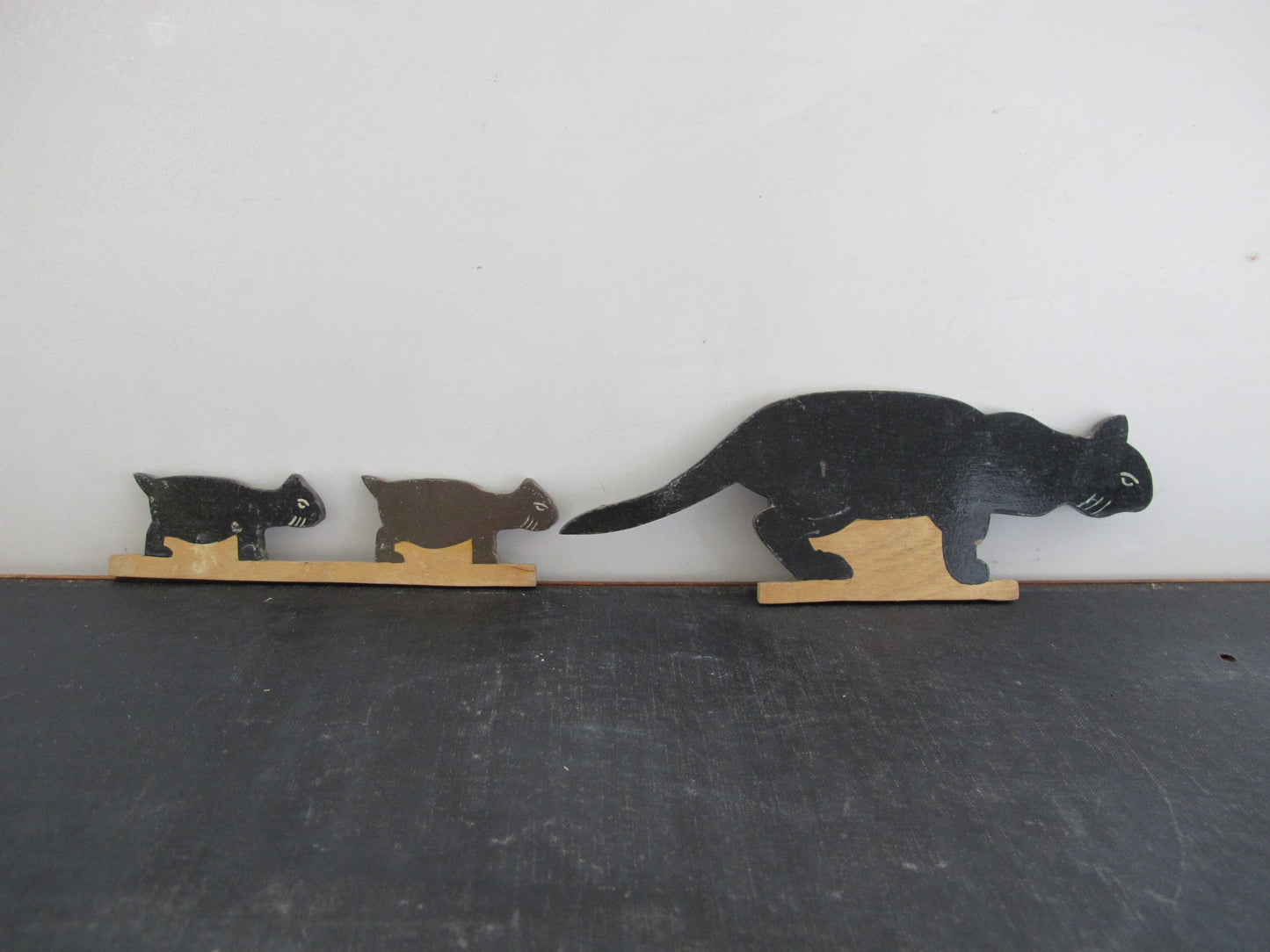 Catharine Chaytor's Jarrow Toys -- 12 animals / groups, 9 slotted stands