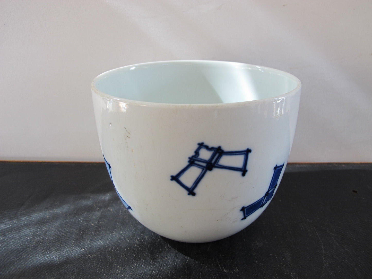 Bowl Chinese Four Character Mark Chevron Pattern Blue and White 19th Century 1800s