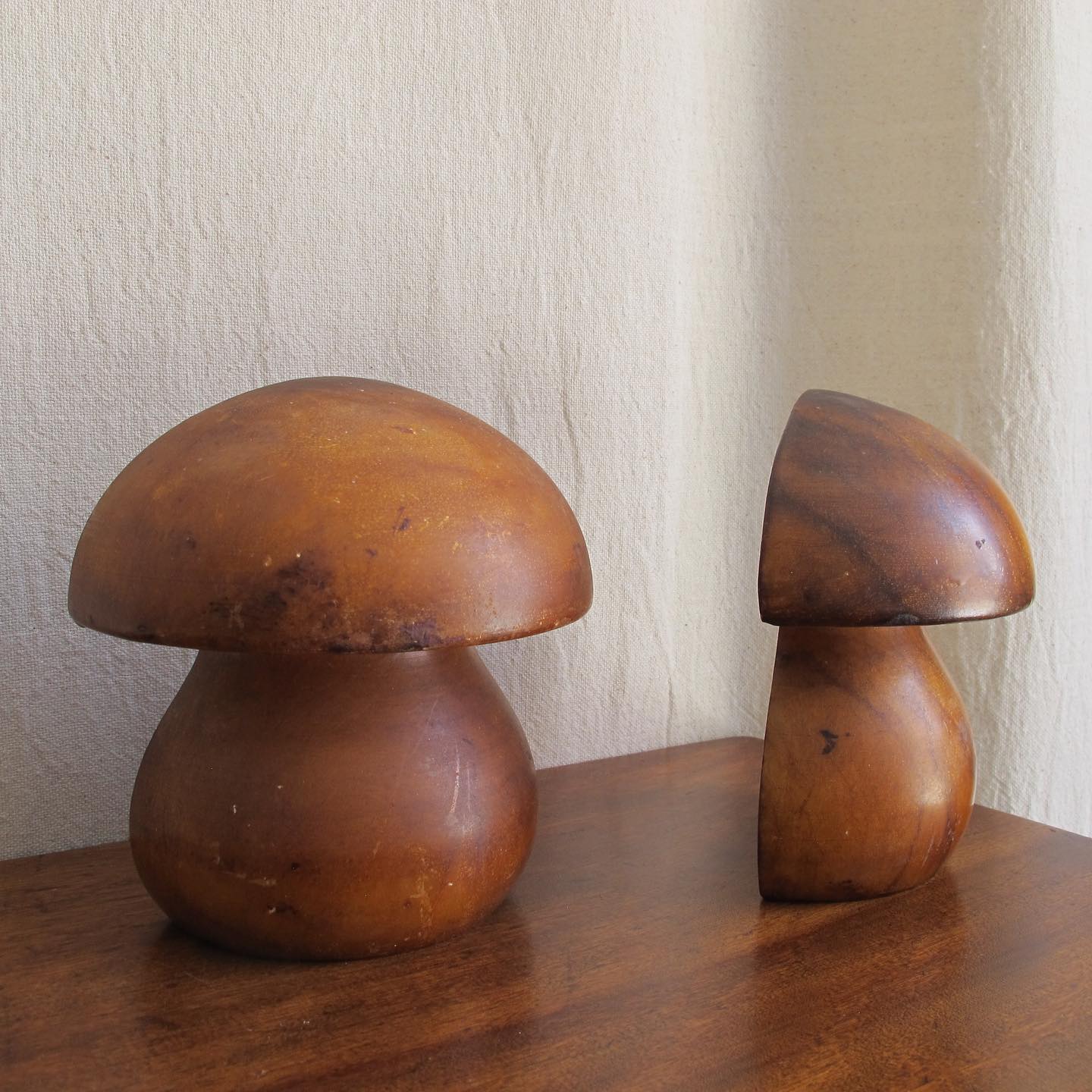 Large mushroom or toadstool form Italian alabaster bookends, c. 1950s 1960s