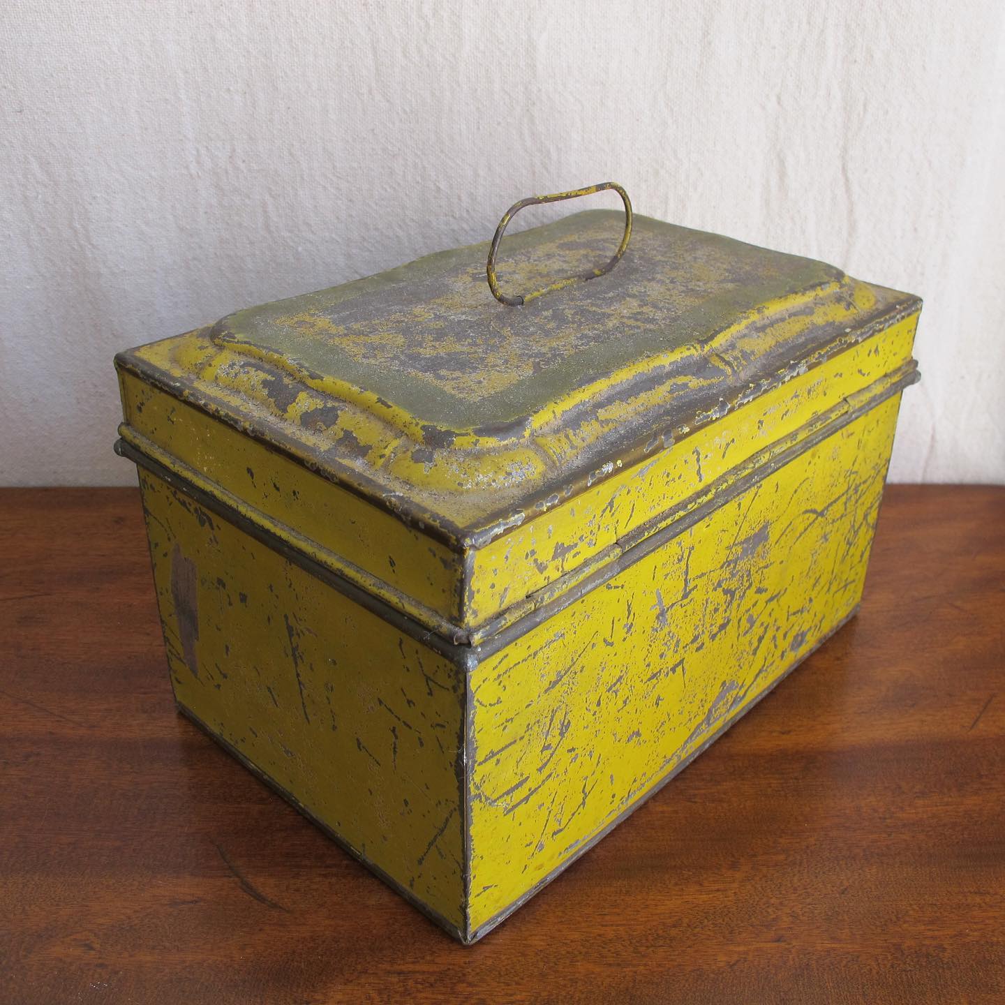 Rare canary yellow tole / tinware box, original surface, 19th century