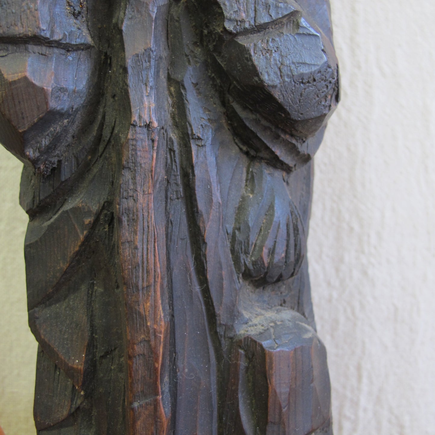 Rustic Southwest santos in desert wood, possibly some sort of cedar, depicting St. James with his scallop shell, of unknown age, 1700s 1800s