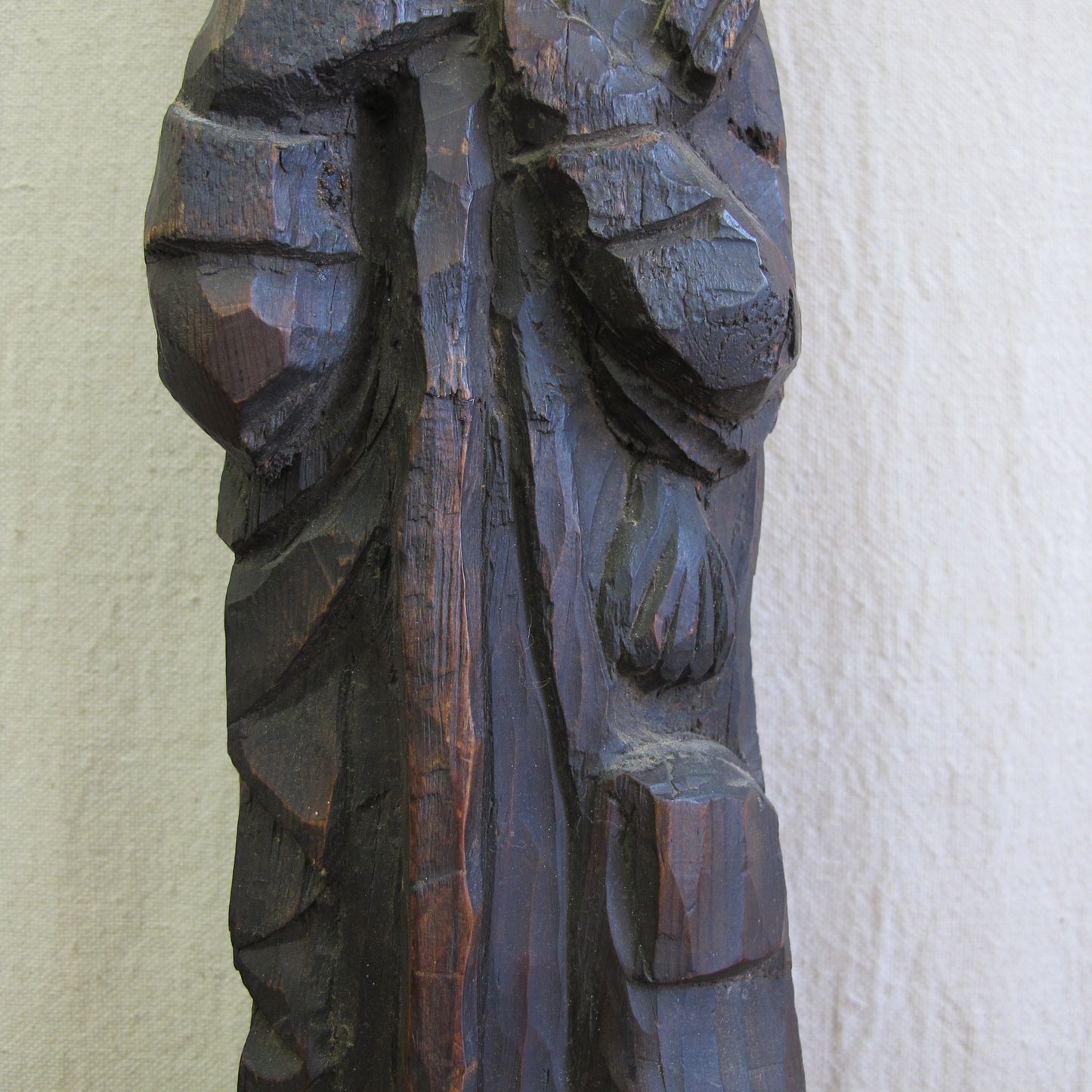 Rustic Southwest santos in desert wood, possibly some sort of cedar, depicting St. James with his scallop shell, of unknown age, 1700s 1800s