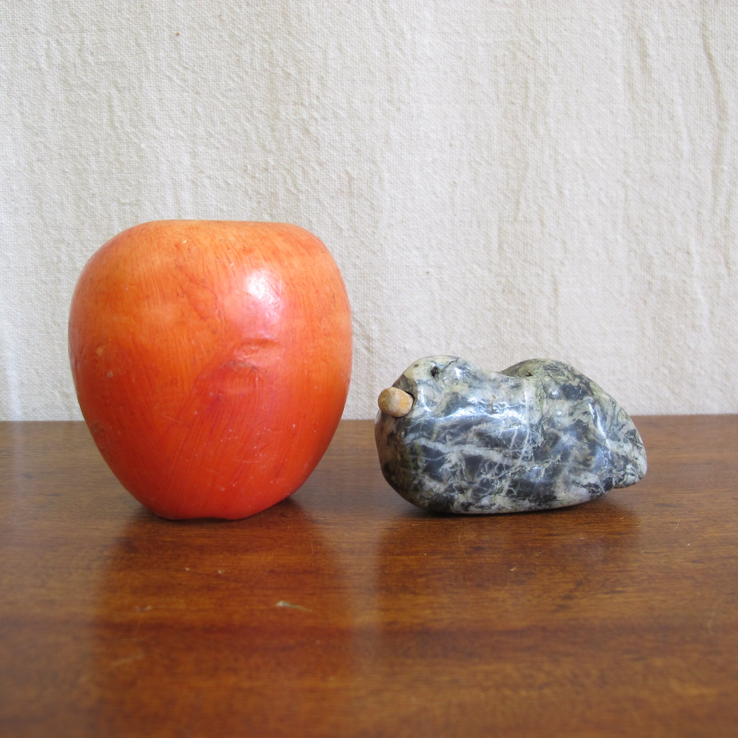 Chinese hardstone snuff bottle in the form of a rabbit or hare, utilizing the natural form of the stone, c. 1920