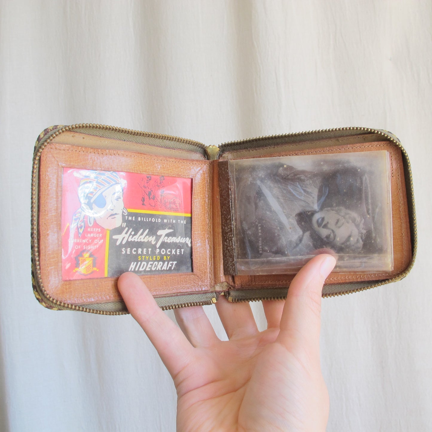 Wallet in tooled pigskin leather cowboy and mustang horse being lassooed, by Hidecraft, perfect unused condition, c. 1940