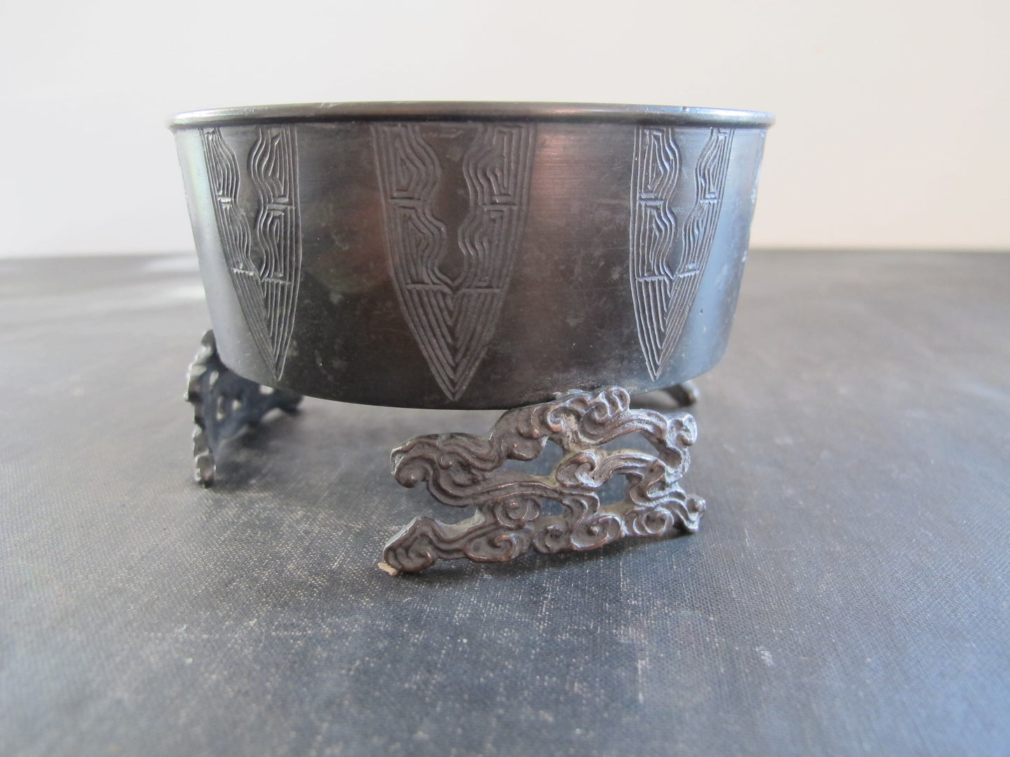 Chinese Antique Bronze Bowl Signed Marked Honorific Archaic Style Tripod Cloud Form Feet c. 1920