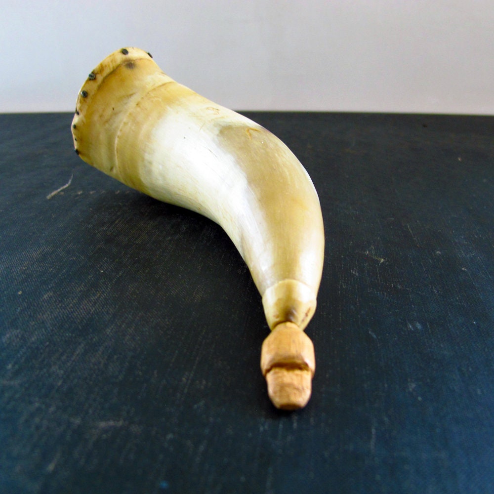Powder Horn White Miniature Small Carved Beautifully Formed Early 19th Century c. 1800 American