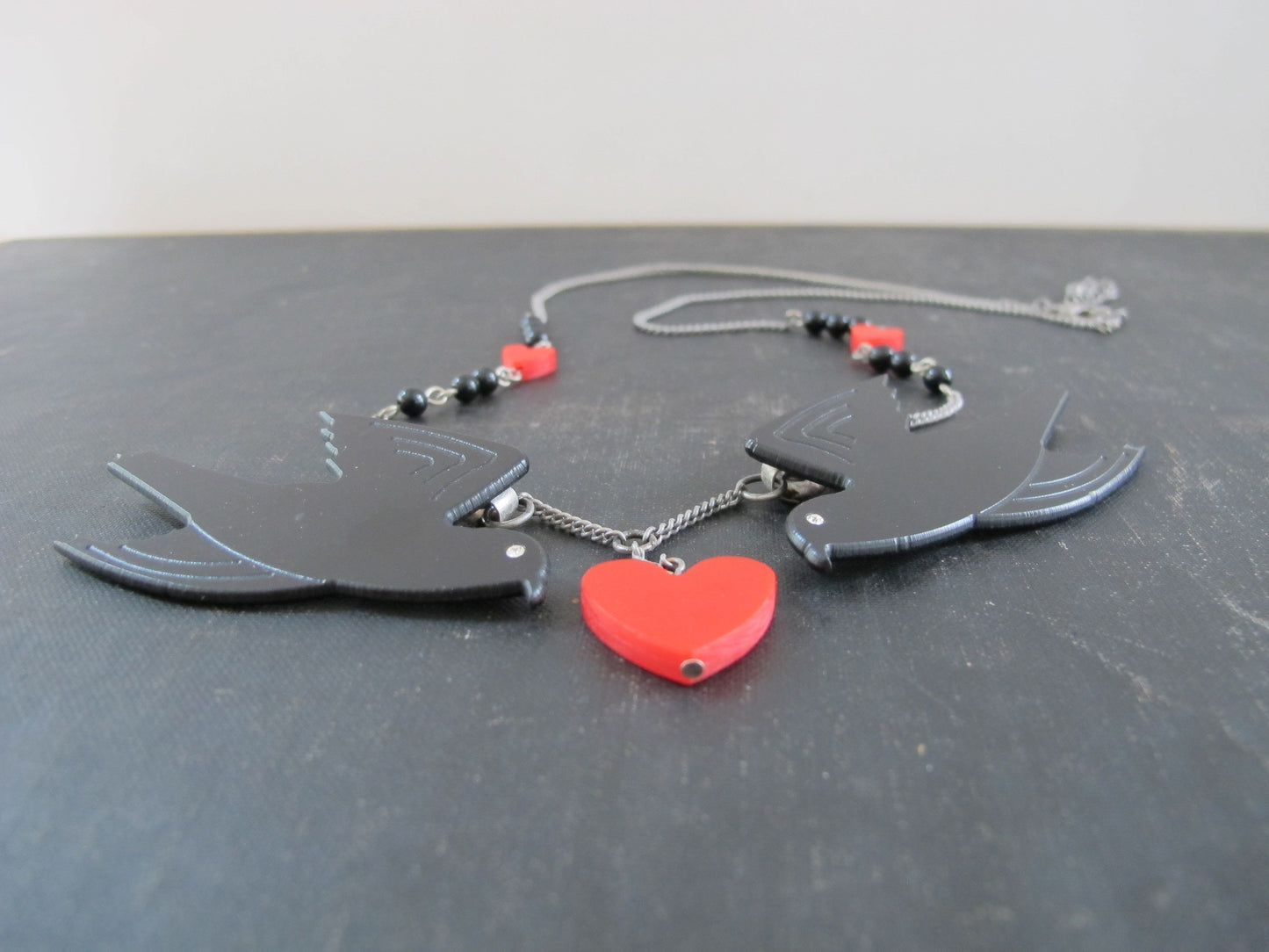 Necklace Blackbirds Hearts Black Red 1990s Charms