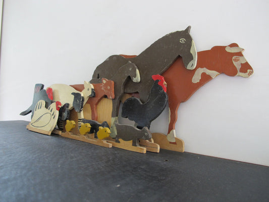 Catharine Chaytor's Jarrow Toys -- 12 animals / groups, 9 slotted stands