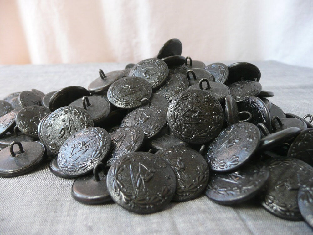 Buttons Novelty Figural Black Metal Skier (set of 6) 1940s 1930s Midcentury Notions Findings Sewing Jewelry Preppy Prep Trad